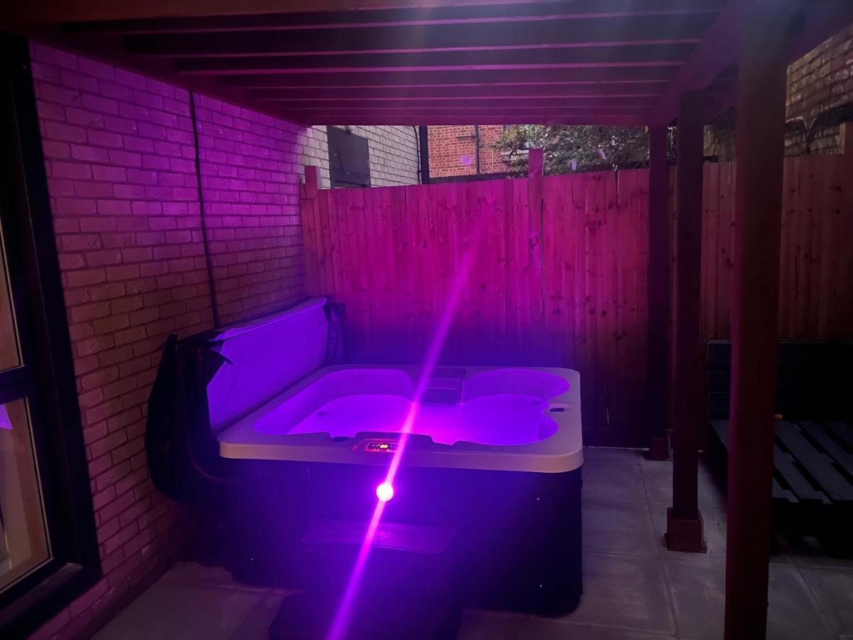 Central London, Jaccuzzi,Newbuild, 2 Bedrooms Two Baths Exterior photo